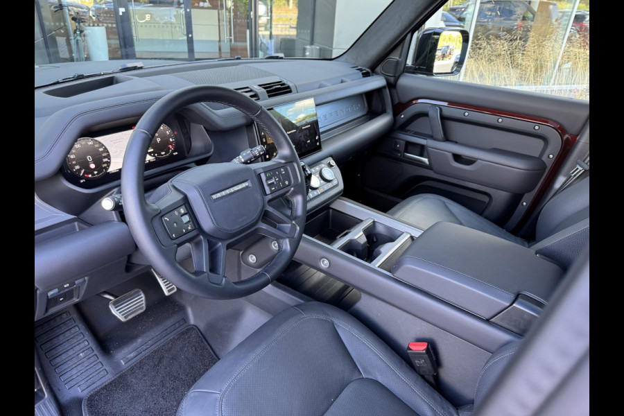 Land Rover Defender 110 P300e 110 Sedona Edition