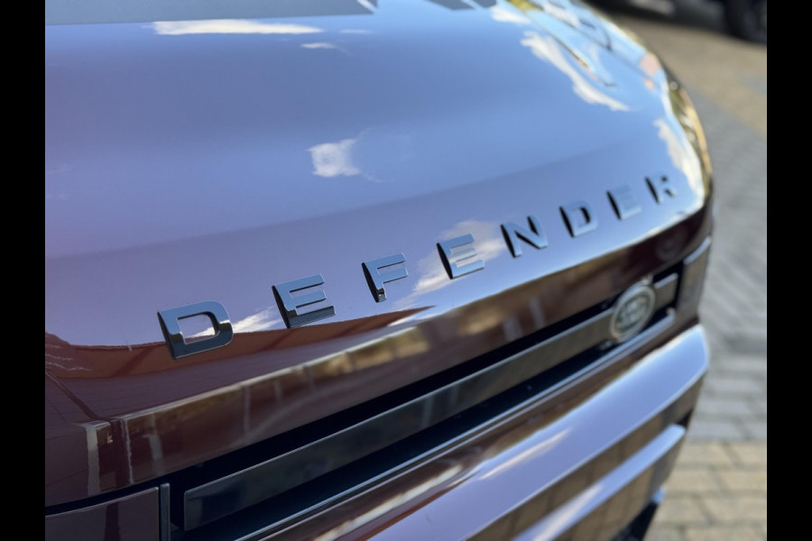 Land Rover Defender 110 P300e 110 Sedona Edition