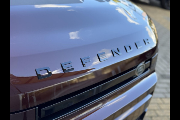 Land Rover Defender 110 P300e 110 Sedona Edition