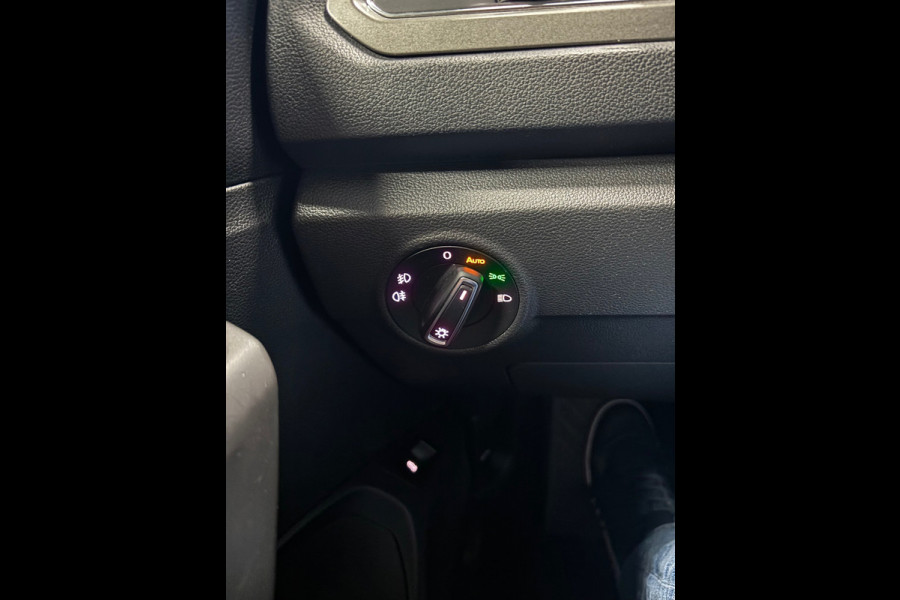 Volkswagen T-Roc 1.0 TSI Style Business Navi | Clima | Cruise | PDC | Trekhaak