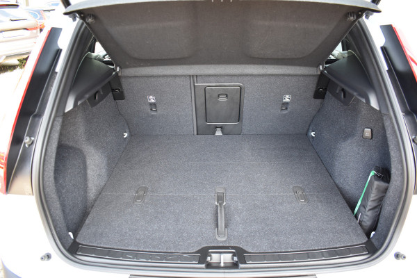 Volvo XC40 B4 211PK Automaat Plus Dark | Trekhaak | ACC | H&K | Blis | Stoel-Stuur Verwarming