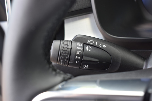 Volvo XC40 B4 211PK Automaat Plus Dark | Trekhaak | ACC | H&K | Blis | Stoel-Stuur Verwarming