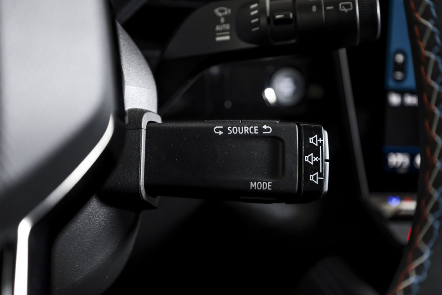 Renault Austral 1.2 E-Tech full hybrid 200 techno esprit Alpine | Dig. Cockpit | Adapt. Cruise | Stoel-+Voorruitverw. | PDC | Camera | NAV + App. Connect | ECC | DAB | LM 20" | 7675