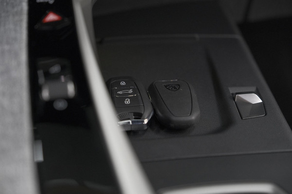 Peugeot 3008 Hybrid 136 e-DSC6 GT | Camera | Adaptieve Cruise Control | Elektronische Kofferklep | Stoelverwarming | Apple Carplay
