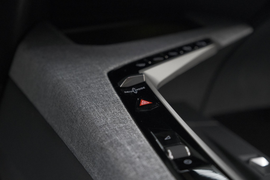 Peugeot 3008 Hybrid 136 e-DSC6 GT | Camera | Adaptieve Cruise Control | Elektronische Kofferklep | Stoelverwarming | Apple Carplay