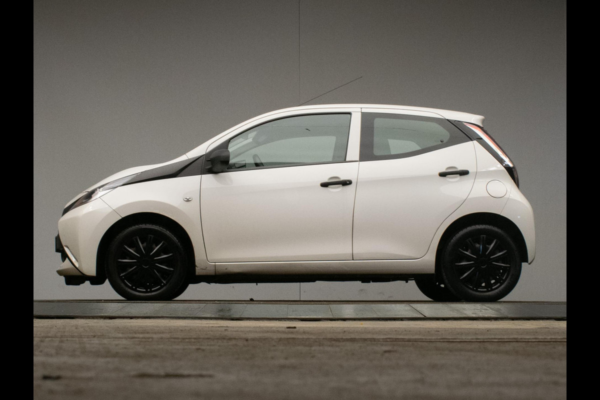 Toyota Aygo 1.0 VVT-i x-fun Sport (AIRCO,BLUETOOTH,CRUISE,LED,SPORTSTOELEN,NIEUWE APK,NETTE STAAT) Toyota Aygo 1.0 VVT-i x-fun Sport (AIRCO,BLUETOOTH,CRUISE,LED,SPORTSTOELEN,NIEUWE APK,NETTE STAAT)
