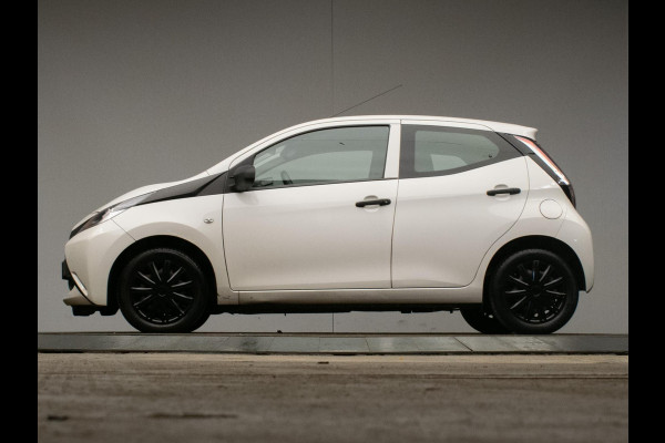 Toyota Aygo 1.0 VVT-i x-fun Sport (AIRCO,BLUETOOTH,CRUISE,LED,SPORTSTOELEN,NIEUWE APK,NETTE STAAT)