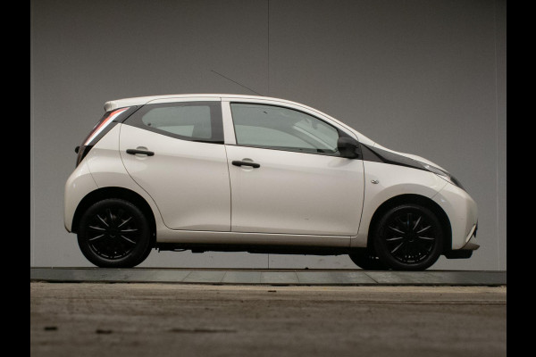 Toyota Aygo 1.0 VVT-i x-fun Sport (AIRCO,BLUETOOTH,CRUISE,LED,SPORTSTOELEN,NIEUWE APK,NETTE STAAT)
