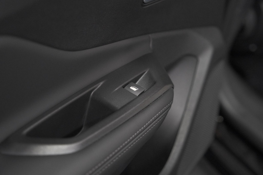 Peugeot 408 1.2 Hybrid 136 e-DSC6 Allure | 360 Camera | Navigatie | Parkeersensoren | Apple Carplay