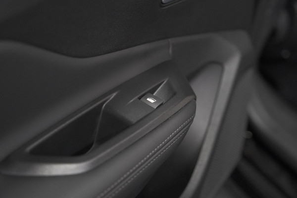 Peugeot 408 1.2 Hybrid 136 e-DSC6 Allure | 360 Camera | Navigatie | Parkeersensoren | Apple Carplay