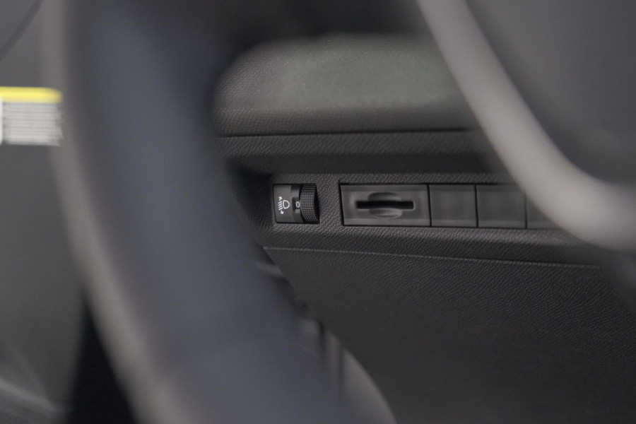 Peugeot 408 1.2 Hybrid 136 e-DSC6 Allure | 360 Camera | Navigatie | Parkeersensoren | Apple Carplay