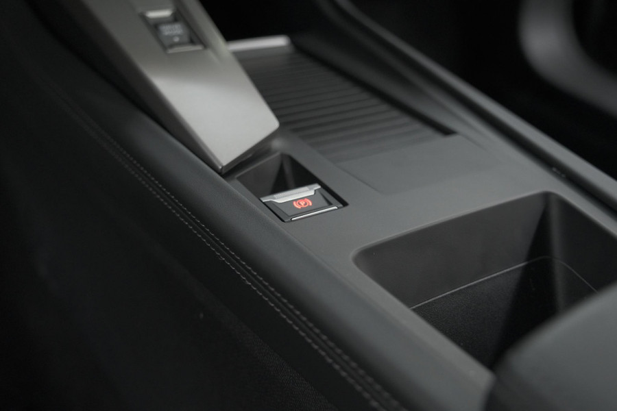 Peugeot 408 1.2 Hybrid 136 e-DSC6 Allure | 360 Camera | Navigatie | Parkeersensoren | Apple Carplay