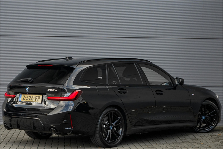 BMW 3 Serie Touring 330e xDrive M-Sport Memory Sfeerverlichting CarPlay 19"