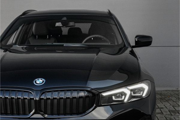 BMW 3 Serie Touring 330e xDrive M-Sport Memory Sfeerverlichting CarPlay 19"