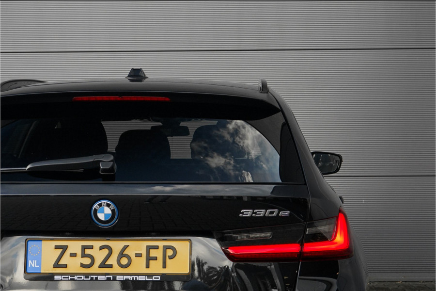 BMW 3 Serie Touring 330e xDrive M-Sport Memory Sfeerverlichting CarPlay 19"