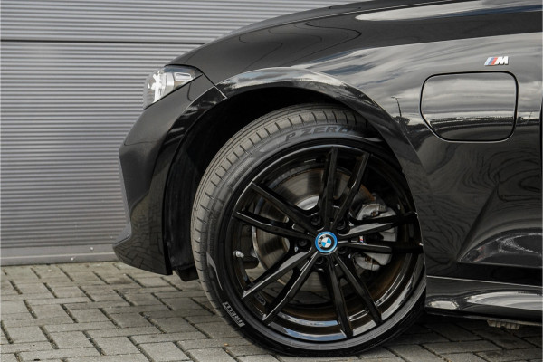 BMW 3 Serie Touring 330e xDrive M-Sport Memory Sfeerverlichting CarPlay 19"