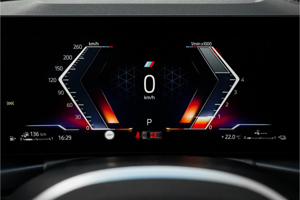 BMW 3 Serie Touring 330e xDrive M-Sport Memory Sfeerverlichting CarPlay 19"