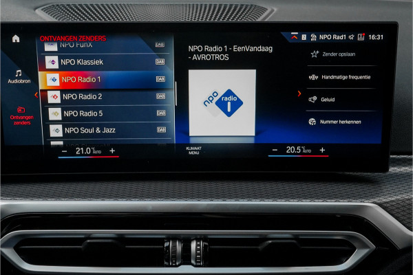 BMW 3 Serie Touring 330e xDrive M-Sport Memory Sfeerverlichting CarPlay 19"