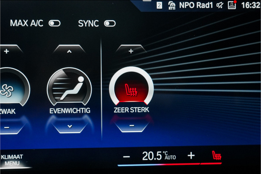 BMW 3 Serie Touring 330e xDrive M-Sport Memory Sfeerverlichting CarPlay 19"