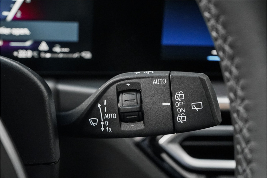 BMW 3 Serie Touring 330e xDrive M-Sport Memory Sfeerverlichting CarPlay 19"