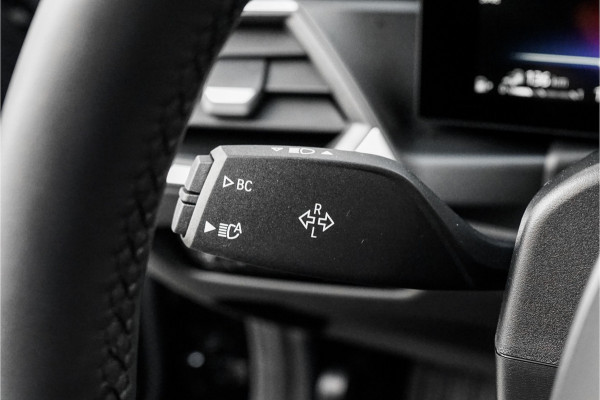 BMW 3 Serie Touring 330e xDrive M-Sport Memory Sfeerverlichting CarPlay 19"