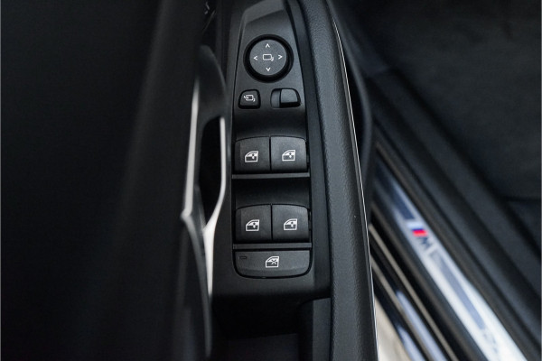 BMW 3 Serie Touring 330e xDrive M-Sport Memory Sfeerverlichting CarPlay 19"