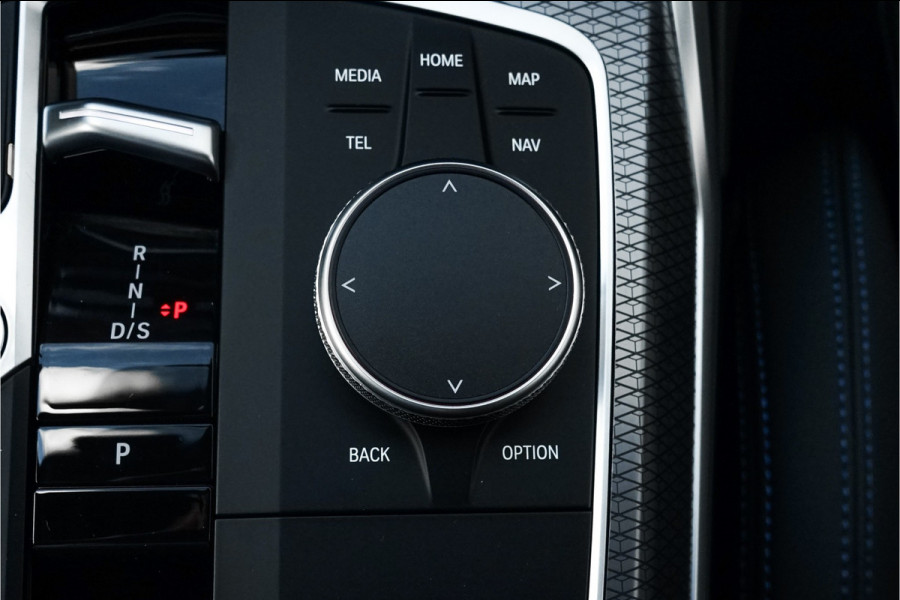 BMW 3 Serie Touring 330e xDrive M-Sport Memory Sfeerverlichting CarPlay 19"