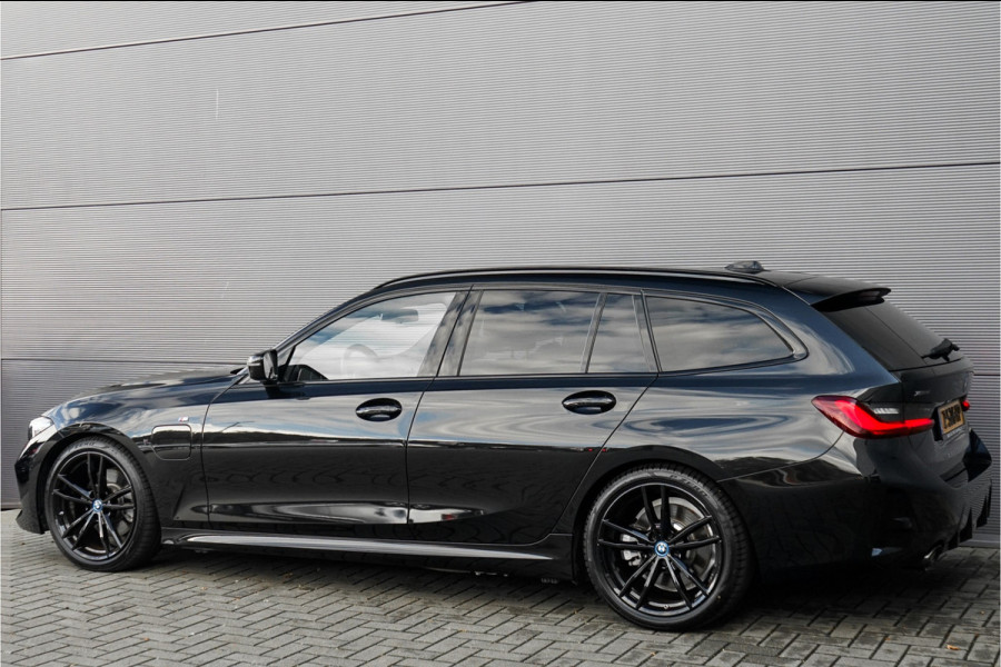 BMW 3 Serie Touring 330e xDrive M-Sport Memory Sfeerverlichting CarPlay 19"