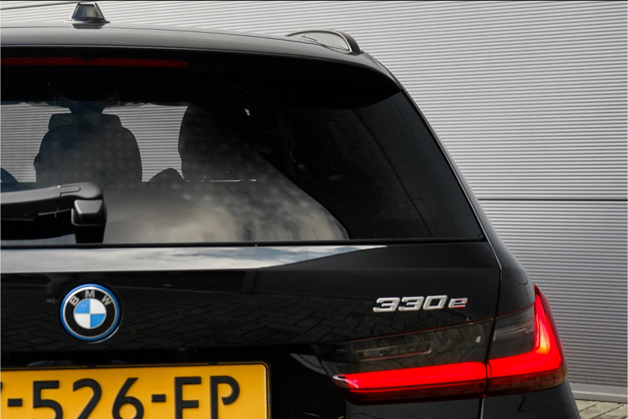 BMW 3 Serie Touring 330e xDrive M-Sport Memory Sfeerverlichting CarPlay 19"