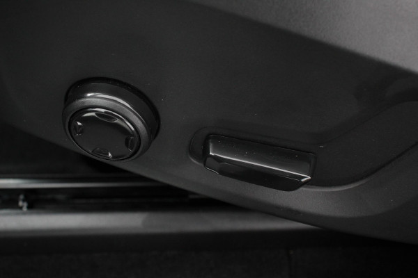 Volvo XC90 2.0 T8 Recharge AWD Inscription Expression | Navigatie | Apple Carplay/Android Auto | Parkeersensoren  | Stoel- en stuurverwarming | Adaptive Cruise Control | Virtual Cockpit | Elektrisch inklapbare trekhaak | Elektrisch verstelbare bestuurderstoel met geheugen | Inductieladen voor smartphone