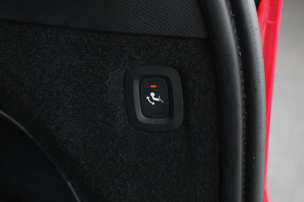Volvo XC90 2.0 T8 Recharge AWD Inscription Expression | Navigatie | Apple Carplay/Android Auto | Parkeersensoren  | Stoel- en stuurverwarming | Adaptive Cruise Control | Virtual Cockpit | Elektrisch inklapbare trekhaak | Elektrisch verstelbare bestuurderstoel met geheugen | Inductieladen voor smartphone