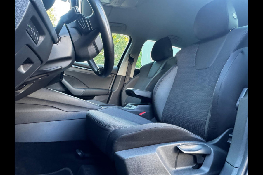 Škoda Octavia Combi 1.0 e-TSI BUSINESS EDITION TREKHAAK CARPLAY ORIGINEEL NEDERLANDS CLIMA PARKEERSENSOREN NAP