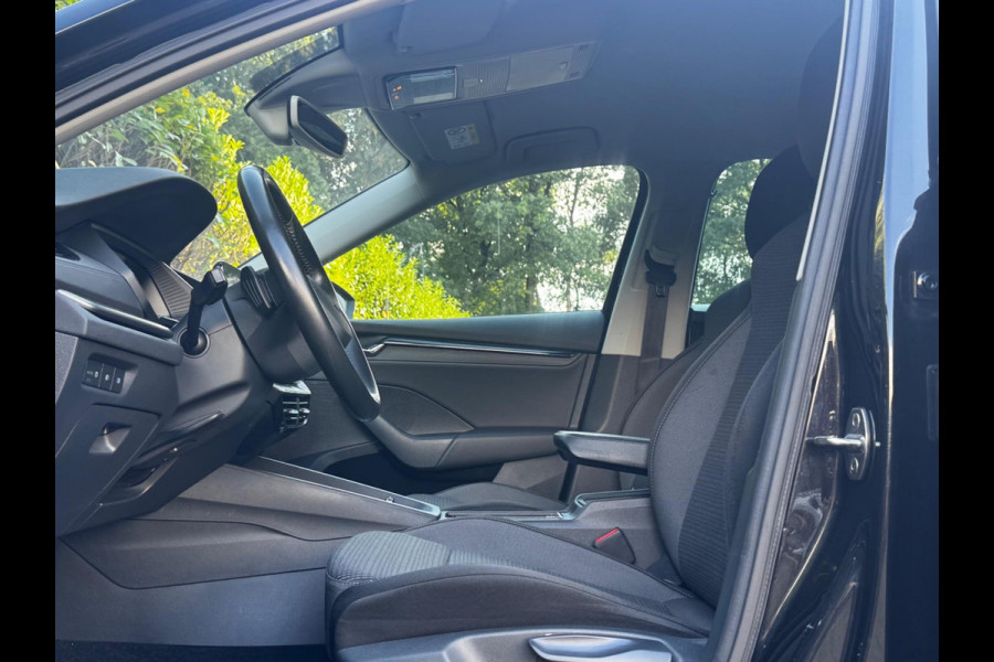 Škoda Octavia Combi 1.0 e-TSI BUSINESS EDITION TREKHAAK CARPLAY ORIGINEEL NEDERLANDS CLIMA PARKEERSENSOREN NAP