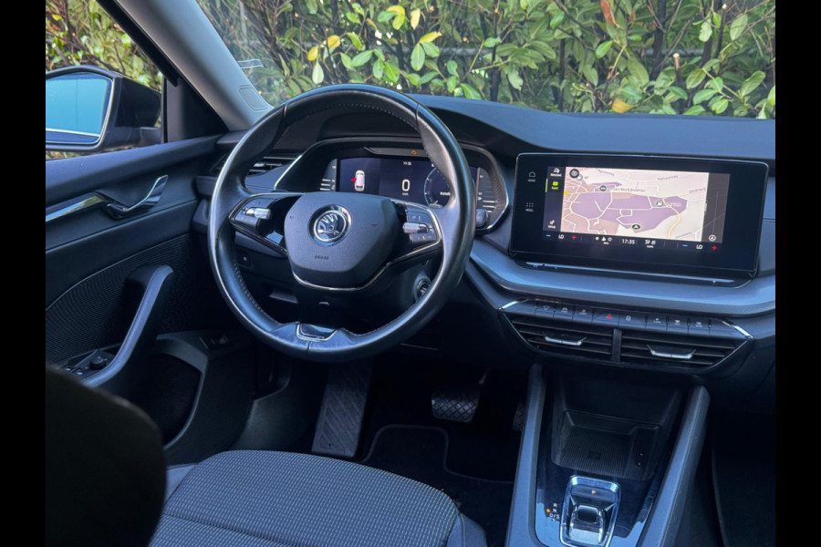 Škoda Octavia Combi 1.0 e-TSI BUSINESS EDITION TREKHAAK CARPLAY ORIGINEEL NEDERLANDS CLIMA PARKEERSENSOREN NAP