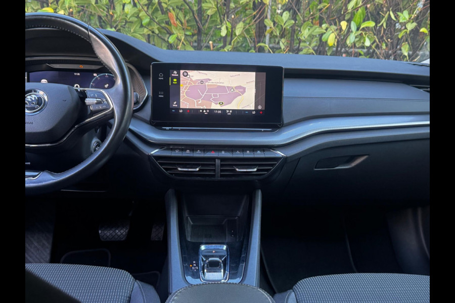 Škoda Octavia Combi 1.0 e-TSI BUSINESS EDITION TREKHAAK CARPLAY ORIGINEEL NEDERLANDS CLIMA PARKEERSENSOREN NAP