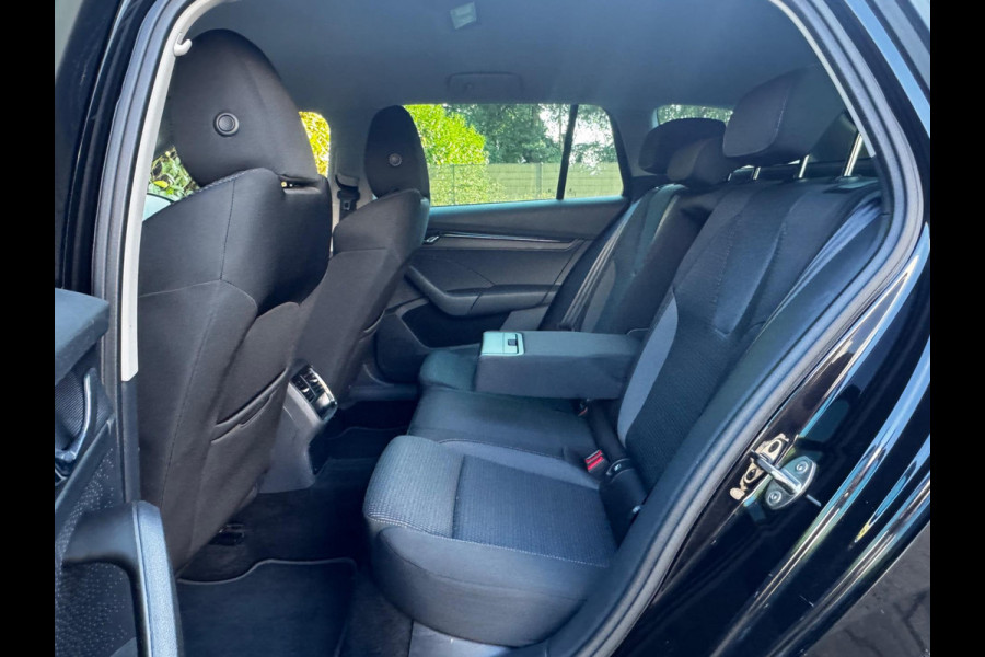 Škoda Octavia Combi 1.0 e-TSI BUSINESS EDITION TREKHAAK CARPLAY ORIGINEEL NEDERLANDS CLIMA PARKEERSENSOREN NAP