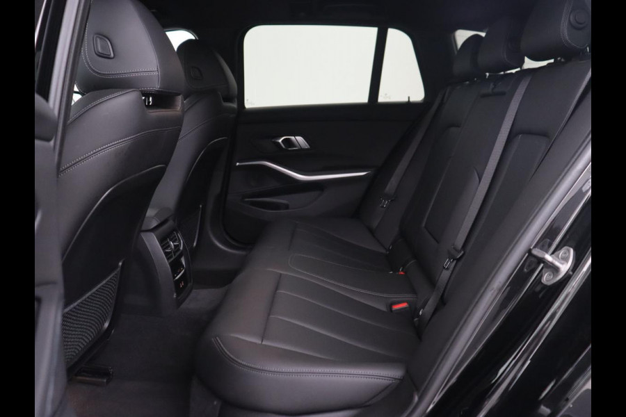 BMW 3-serie 330e M Sport | Leder | Trekhaak | Stoel & stuurverwarming | Carplay | Sportstoelen | Navigatie | Full LED | Park Assist | Live Cockpit | PHEV | Plug In