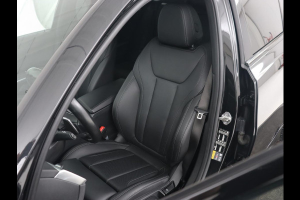 BMW 3-serie 330e M Sport | Leder | Trekhaak | Stoel & stuurverwarming | Carplay | Sportstoelen | Navigatie | Full LED | Park Assist | Live Cockpit | PHEV | Plug In