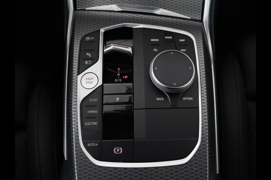 BMW 3-serie 330e M Sport | Leder | Trekhaak | Stoel & stuurverwarming | Carplay | Sportstoelen | Navigatie | Full LED | Park Assist | Live Cockpit | PHEV | Plug In