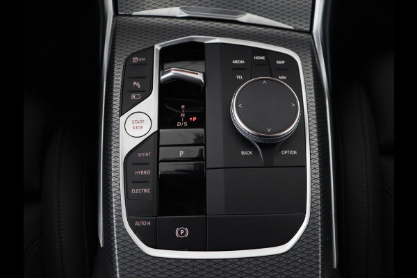 BMW 3-serie 330e M Sport | Leder | Trekhaak | Stoel & stuurverwarming | Carplay | Sportstoelen | Navigatie | Full LED | Park Assist | Live Cockpit | PHEV | Plug In