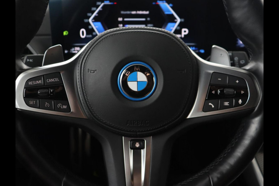 BMW 3-serie 330e M Sport | Leder | Trekhaak | Stoel & stuurverwarming | Carplay | Sportstoelen | Navigatie | Full LED | Park Assist | Live Cockpit | PHEV | Plug In