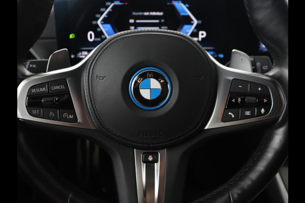 BMW 3-serie 330e M Sport | Leder | Trekhaak | Stoel & stuurverwarming | Carplay | Sportstoelen | Navigatie | Full LED | Park Assist | Live Cockpit | PHEV | Plug In