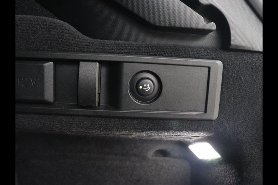 BMW 3-serie 330e M Sport | Leder | Trekhaak | Stoel & stuurverwarming | Carplay | Sportstoelen | Navigatie | Full LED | Park Assist | Live Cockpit | PHEV | Plug In