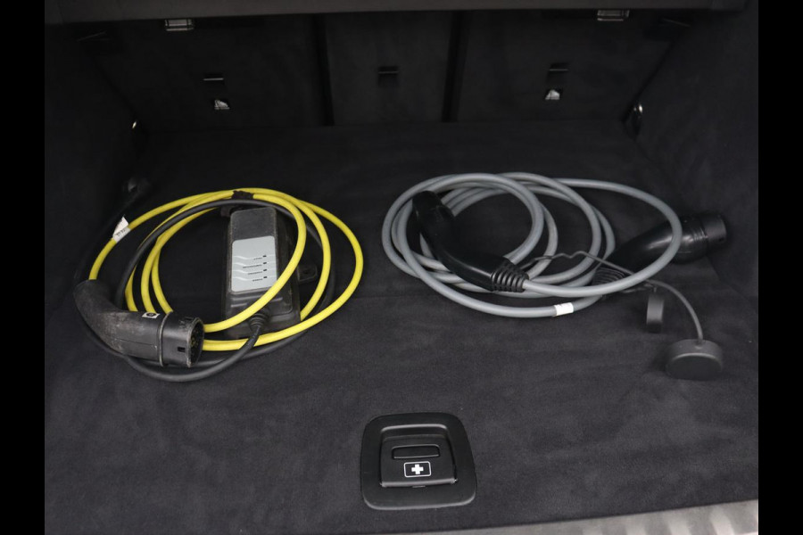 BMW 3-serie 330e M Sport | Leder | Trekhaak | Stoel & stuurverwarming | Carplay | Sportstoelen | Navigatie | Full LED | Park Assist | Live Cockpit | PHEV | Plug In