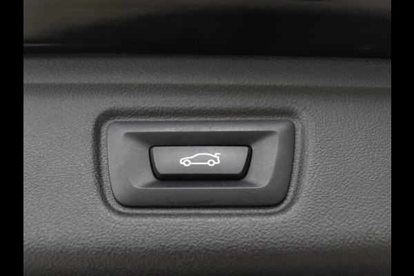 BMW 3-serie 330e M Sport | Leder | Trekhaak | Stoel & stuurverwarming | Carplay | Sportstoelen | Navigatie | Full LED | Park Assist | Live Cockpit | PHEV | Plug In