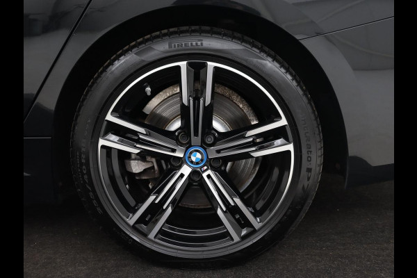 BMW 3-serie 330e M Sport | Leder | Trekhaak | Stoel & stuurverwarming | Carplay | Sportstoelen | Navigatie | Full LED | Park Assist | Live Cockpit | PHEV | Plug In