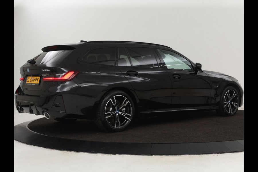BMW 3-serie 330e M Sport | Leder | Trekhaak | Stoel & stuurverwarming | Carplay | Sportstoelen | Navigatie | Full LED | Park Assist | Live Cockpit | PHEV | Plug In