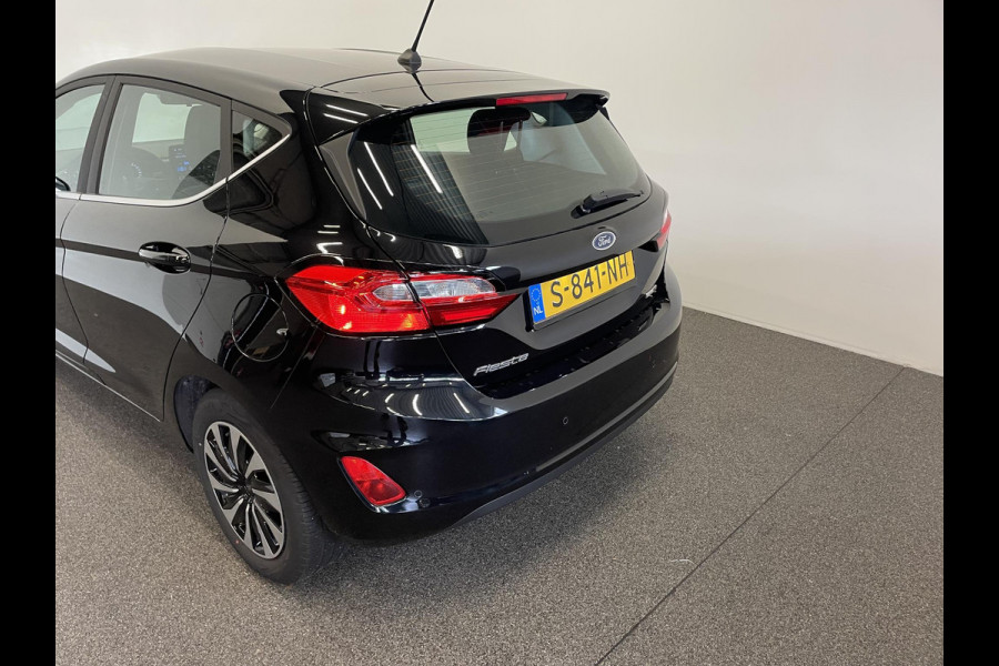 Ford Fiesta 1.0 EcoBoost Hybrid Titanium Climate control Navigatie Cruise control LED Apple Carplay/ Android Auto  Parkeersensor voor