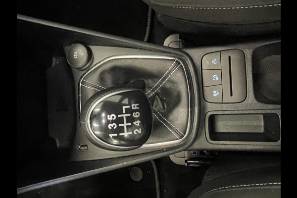 Ford Fiesta 1.0 EcoBoost Hybrid Titanium Climate control Navigatie Cruise control LED Apple Carplay/ Android Auto  Parkeersensor voor