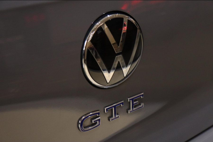 Volkswagen Golf 1.4 eHybrid GTE / HEADUP/PANO/IQLIGHT/CAM/CARPLAY/VOL